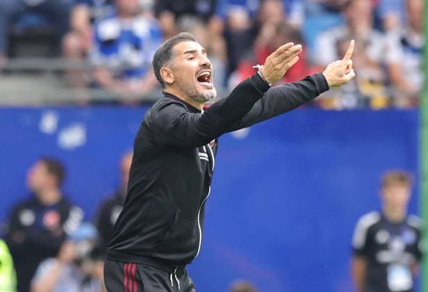 19 05 2024 Soccer Season 2023 2024 2 Soccer Bundesliga 34 Matchday Hamburger SV HSV 1 FC Nürnberg FCN Club Sportfoto Zink DaMa xdaxmax DFL regulations prohibit any use of photographs as image sequences and or quasi video only for editorial use Cristian Fiel Trainer 1 FC Nürnberg FCN indicates gestures directs gives instructions