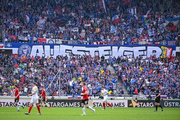19 05 2024, Soccer, 2 Bundesliga, 34 Matchday Season 2023 2024, Hannover 96 Holstein Kiel, Banner promoted xRHR PHOTO TKx Copyright: RHR-FOTOx RHR-FOTO TK