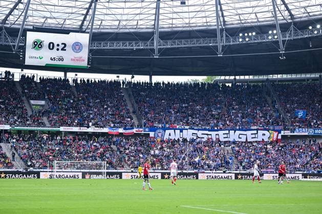 19 05 2024, Soccer, 2 Bundesliga, 34 Matchday Season 2023 2024, Hannover 96 Holstein Kiel, Half-time scoreboard xRHR PHOTO TKx Copyright: RHR-FOTOx RHR-FOTO TK