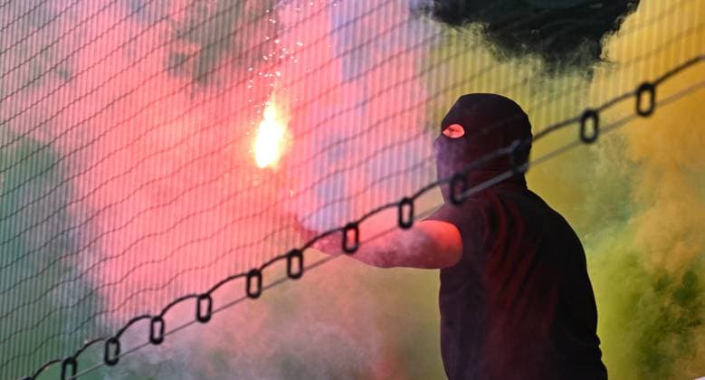 19 05 2024 Soccer Season 2023 2024 2 Soccer Bundesliga 34 Matchday SpVgg Greuther Fürth Kleeblatt FC Schalke 04 Sportfoto Zink xwoxzix DFL regulations prohibit any use of photographs as image sequences and or quasi video only for editorial use Greuterfürthfans Fans Fanblock Kleeblattfans Pyro Pyrotechnics Bengalos Bengalfackel Smoke