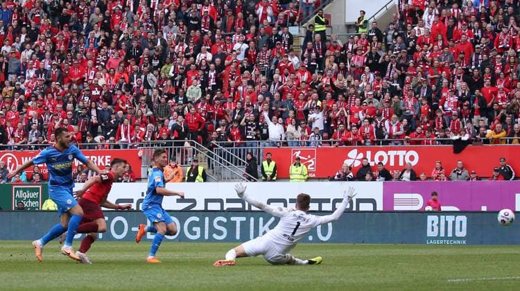 19 05 2024, Football, 2 Bundesliga, FC Kaiserslautern Eintracht Braunschweig, Matchday 34, Season 2023 24, Fritz Walter Stadion, Kaiserslautern, Germany, zmdz, DFB DFL regulations prohibit any use of photographs as image sequences and or quasi video FC Kaiserslautern Eintracht Braunschweig
