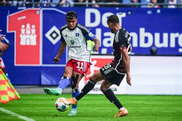 Ransford Yeboah Koenigsdoerffer Hamburger SV, 11 , Jan Gyamerah 1 FC Nuernberg, 28 GER, Hamburger SV vs 1 FC Nuernberg, Football, 2 Bundesliga, Matchday 34, Season 2023 2024, 19 05 2024 DFL REGULATIONS PROHIBIT ANY USE OF PHOTOGRAPHS AS IMAGE SEQUENCES AND OR QUASI VIDEO GER, Hamburger SV vs 1 FC Nuernberg, Football, 2 Bundesliga, Matchday 34, Season 2023 2024, 19 05 2024 Hamburg Copyright: xEibner-Pressefoto MarcelxvonxFehrnx EP_MFN