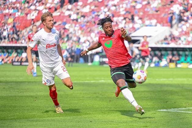 19 05 2024, Football, 2 Bundesliga, Matchday 34 Season 2023 2024, Hannover 96 Holstein Kiel, Fiete Arp Holstein Kiel , Bright Akwo Arrey Mbi Hannover96 xRHR PHOTO TKx Copyright: RHR-FOTOx RHR-FOTO TK