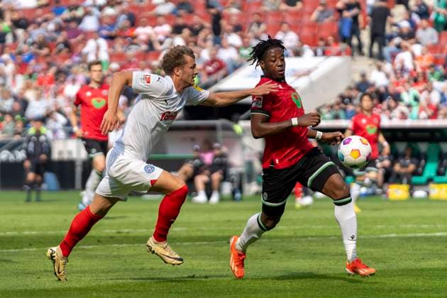 Jann Fiete Arp Holstein Kiel, 20 , Brigth Arrey Mbi Hannover 96, 04 GER, Hannover 96 vs Holstein Kiel, Football, 2 Bundesliga, Matchday 34, Season 2023 2024, 19 05 2024 DFL REGULATIONS PROHIBIT ANY USE OF PHOTOGRAPHS AS IMAGE SEQUENCES AND OR QUASI VIDEO Hannover 96 vs Holstein Kiel, Football, 2 Bundesliga, Matchday 34, Season 2023 2024, 19 05 2024 Hannover Copyright: xEibner-Pressefoto FabioxDeinertx EP_FDT