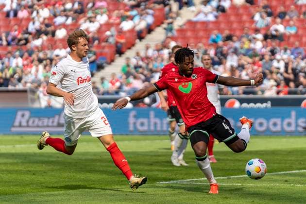 Jann Fiete Arp Holstein Kiel, 20 , Brigth Arrey Mbi Hannover 96, 04 GER, Hannover 96 vs Holstein Kiel, Football, 2 Bundesliga, Matchday 34, Season 2023 2024, 19 05 2024 DFL REGULATIONS PROHIBIT ANY USE OF PHOTOGRAPHS AS IMAGE SEQUENCES AND OR QUASI VIDEO Hannover 96 vs Holstein Kiel, Football, 2 Bundesliga, Matchday 34, Season 2023 2024, 19 05 2024 Hannover Copyright: xEibner-Pressefoto FabioxDeinertx EP_FDT