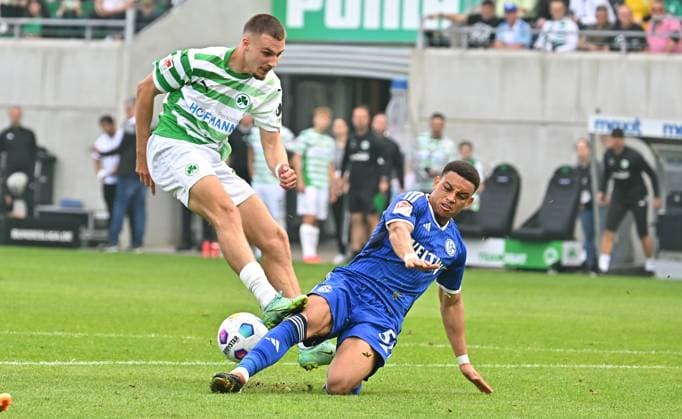 19 05 2024 Soccer Season 2023 2024 2 Soccer Bundesliga 34 Matchday SpVgg Greuther Fürth Kleeblatt FC Schalke 04 Sportfoto Zink xwoxzix DFL regulations prohibit any use of photographs as image sequences and or quasi video only for editorial use Tim Lemperle 19, SpVgg Greuther Fürth Steven Ako Van der Sloot 51, FC Schalke 04 S04