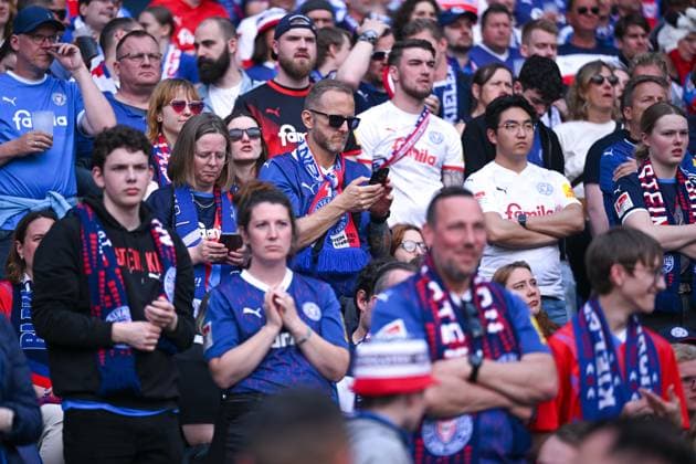 19 05 2024, Soccer, 2 Bundesliga, 34 Matchday Season 2023 2024, Hannover 96 Holstein Kiel, Fan of Holstein Kiel looks at his cell phone xRHR PHOTO TKx Copyright: RHR-FOTOx RHR-FOTO TK