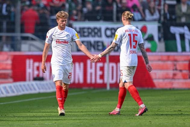 19 05 2024, Football, 2 Bundesliga, 34 Matchday Season 2023 2024, Hannover 96 Holstein Kiel, Fiete Arp Holstein Kiel , Marvin Schulz Holstein Kiel xRHR PHOTO TKx Copyright: RHR-FOTOx RHR-FOTO TK