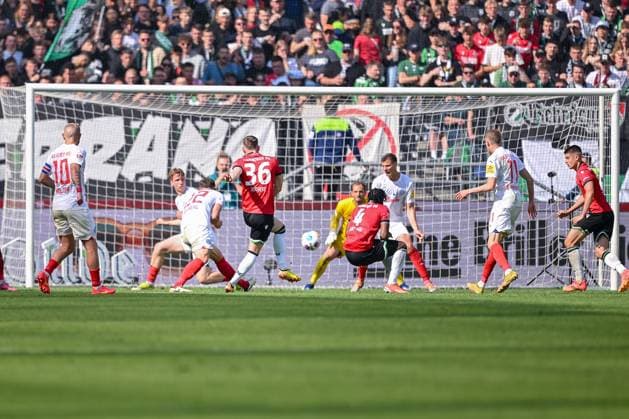 19 05 2024, Football, 2 Bundesliga, Matchday 34 Season 2023 2024, Hannover 96 Holstein Kiel, Cedric Teuchert Hannover96 shoots on goal xRHR PHOTO TKx Copyright: RHR-FOTOx RHR-FOTO TK