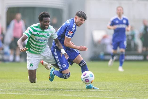 19 05 2024, Soccer, Season 2023 2024, 2 Bundesliga, Matchday 34, Greuther Fürth FC Schalke 04, f l Gideon Jung SpVgg Greuther Fürth , Yusuf Kabadayi FC Schalke 04 Fürth Stadion am Ronhof Bayern Germany xRHR PHOTO TRx Copyright: TimxRehbein RHR-FOTOx RHR-FOTO TR