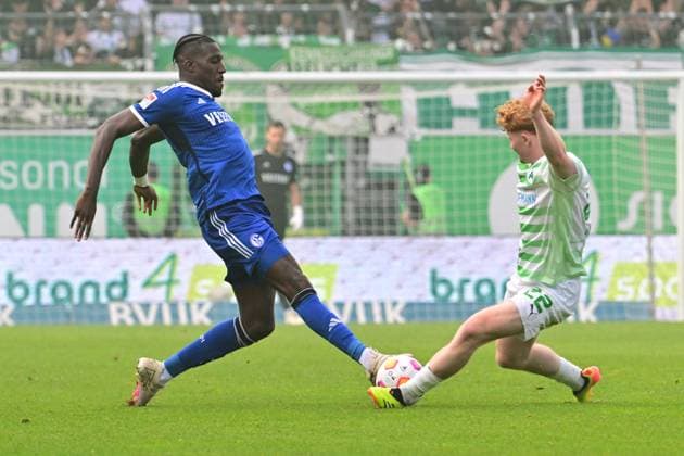 19 05 2024 Soccer Season 2023 2024 2 Soccer Bundesliga 34 Matchday SpVgg Greuther Fürth Kleeblatt FC Schalke 04 Sportfoto Zink AlSch xalxschx DFL regulations prohibit any use of photographs as image sequences and or quasi video only for editorial use Bryan Lasme 11, FC Schalke 04 S04 Robert Wagner 22, SpVgg Greuther Fürth