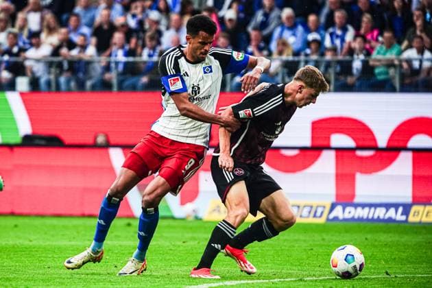 Robert Glatzel Hamburger SV, 09 , Finn Jeltsch 1 FC Nuernberg, 44 GER, Hamburger SV vs 1 FC Nuernberg, Football, 2 Bundesliga, Matchday 34, Season 2023 2024, 19 05 2024 DFL REGULATIONS PROHIBIT ANY USE OF PHOTOGRAPHS AS IMAGE SEQUENCES AND OR QUASI VIDEO GER, Hamburger SV vs 1 FC Nuernberg, Football, 2 Bundesliga, Matchday 34, Season 2023 2024, 19 05 2024 Hamburg Copyright: xEibner-Pressefoto MarcelxvonxFehrnx EP_MFN