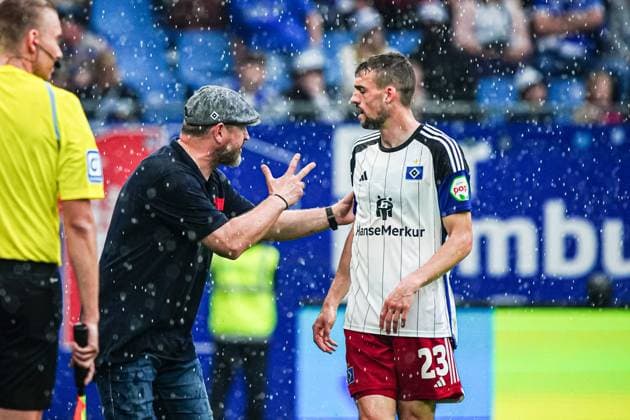 Steffen Baumgart Hambuger SV, Coach and Jonas Meffert Hamburger SV, 23 GER, Hamburger SV vs 1 FC Nuernberg, Football, 2 Bundesliga, Matchday 34, Season 2023 2024, 19 05 2024 DFL REGULATIONS PROHIBIT ANY USE OF PHOTOGRAPHS AS IMAGE SEQUENCES AND OR QUASI VIDEO GER, Hamburger SV vs 1 FC Nuernberg, Football, 2 Bundesliga, Matchday 34, Season 2023 2024, 19 05 2024 Hamburg Copyright: xEibner-Pressefoto MarcelxvonxFehrnx EP_MFN