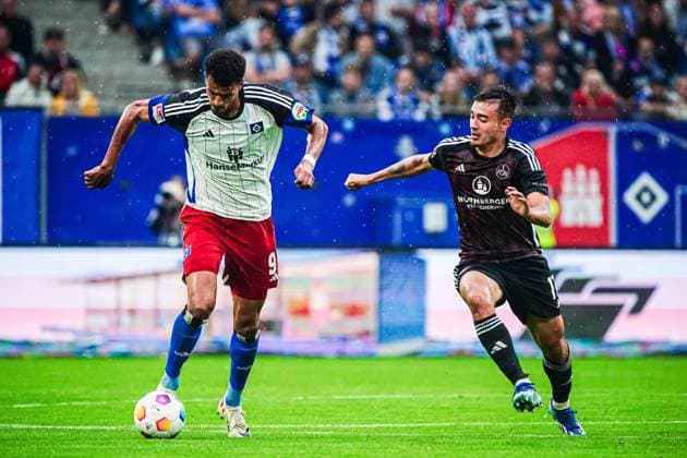 Robert Glatzel Hamburger SV, 09 , Jens Castrop 1 FC Nuernberg, 17 GER, Hamburger SV vs 1 FC Nuernberg, Football, 2 Bundesliga, Matchday 34, Season 2023 2024, 19 05 2024 DFL REGULATIONS PROHIBIT ANY USE OF PHOTOGRAPHS AS IMAGE SEQUENCES AND OR QUASI VIDEO GER, Hamburger SV vs 1 FC Nuernberg, Football, 2 Bundesliga, Matchday 34, Season 2023 2024, 19 05 2024 Hamburg Copyright: xEibner-Pressefoto MarcelxvonxFehrnx EP_MFN
