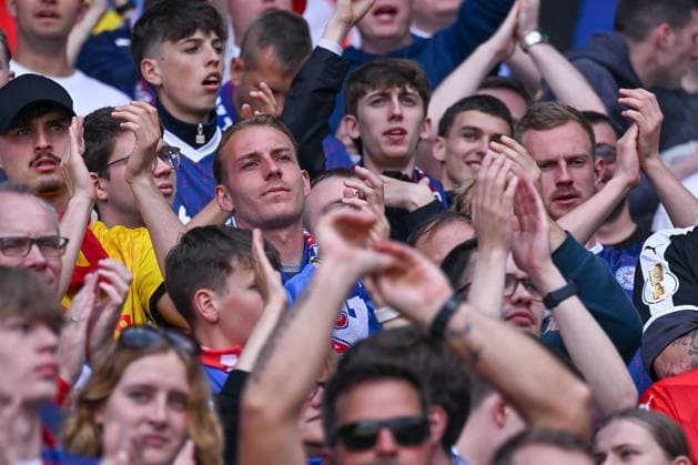 19 05 2024, Soccer, 2 Bundesliga, 34 Matchday Season 2023 2024, Hannover 96 Holstein Kiel, Timo Becker Holstein Kiel in the fan block xRHR PHOTO TKx Copyright: RHR-FOTOx RHR-FOTO TK