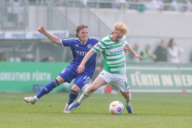 19 05 2024, Soccer, Season 2023 2024, 2 Bundesliga, Matchday 34, Greuther Fürth FC Schalke 04, f l Lino Tempelmann FC Schalke 04 , Jomaine Consbruch SpVgg Greuther Fürth Fürth Stadion am Ronhof Bayern Germany xRHR PHOTO TRx Copyright: TimxRehbein RHR-FOTOx RHR-FOTO TR