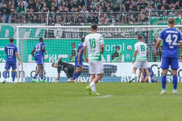 19 05 2024, Soccer, Season 2023 2024, 2 Bundesliga, Matchday 34, Greuther Fürth FC Schalke 04, Branimir Hrgota SpVgg Greuther Fürth scores the goal to make it 1 - 0 Fürth Stadion am Ronhof Bayern Germany xRHR PHOTO TRx Copyright: TimxRehbein RHR-FOTOx RHR-FOTO TR