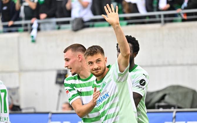 19 05 2024 Soccer Season 2023 2024 2 Soccer Bundesliga 34 Matchday SpVgg Greuther Fürth Kleeblatt FC Schalke 04 Sportfoto Zink xwoxzix DFL regulations prohibit any use of photographs as image sequences and or quasi video only for editorial use Torjubel Jubel nach Treffer Tor Torschuß zum 2 0 durch Tim Lemperle 19, SpVgg Greuther Fürth Tim Lemperle 19, SpVgg Greuther Fürth Lukas Petkov 16, SpVgg Greuther Fürth