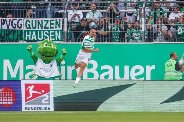 Sport Themen der Woche KW21 Sport Bilder des Tages 19.05.2024, Fussball, Saison 2023 2024, 2. Bundesliga, 34. Spieltag, Greuther Fürth - FC Schalke 04, Tim Lemperle (SpVgg Greuther Fürth) jubelt. Fürth Stadion am Ronhof Bayern Deutschland xRHR-FOTO TRx *** 19 05 2024, Football, Season 2023 2024, 2 Bundesliga, Matchday 34, Greuther Fürth FC Schalke 04, Tim Lemperle SpVgg Greuther Fürth cheers Fürth Stadion am Ronhof Bayern Germany xRHR PHOTO TRx Copyright: TimxRehbein RHR-FOTOx RHR-FOTO TR