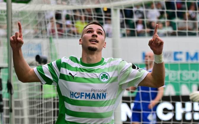 19 05 2024 Soccer Season 2023 2024 2 Soccer Bundesliga 34 Matchday SpVgg Greuther Fürth Kleeblatt FC Schalke 04 Sportfoto Zink MeZi xmexzix DFL regulations prohibit any use of photographs as image sequences and or quasi video only for editorial use Torjubel Jubel Freude nach Treffer Tor Torschuß zum 2 0 durch Tim Lemperle 19, SpVgg Greuther Fürth