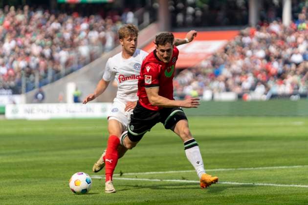 Jann Fiete Arp Holstein Kiel, 20 , Phil Neumann Hannover 96, 05 GER, Hannover 96 vs Holstein Kiel, Football, 2 Bundesliga, Matchday 34, Season 2023 2024, 19 05 2024 DFL REGULATIONS PROHIBIT ANY USE OF PHOTOGRAPHS AS IMAGE SEQUENCES AND OR QUASI VIDEO Hannover 96 vs Holstein Kiel, Football, 2 Bundesliga, Matchday 34, Season 2023 2024, 19 05 2024 Hannover Copyright: xEibner-Pressefoto FabioxDeinertx EP_FDT