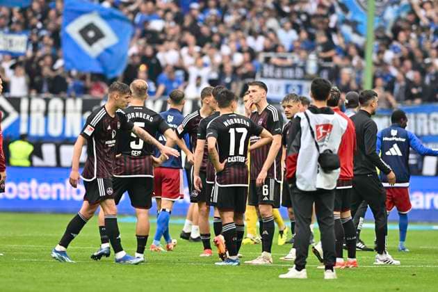 GER 2 FBL,, Hamburger SV vs 1 FC Nuernberg 19 05 2024, Volksparkstadion, Hamburg, GER 2 FBL, Hamburger SV vs 1 FC Nuernberg in the picture the team from Nuernberg leaves the heads hanging nordphotoxGmbH xWitke nph00002