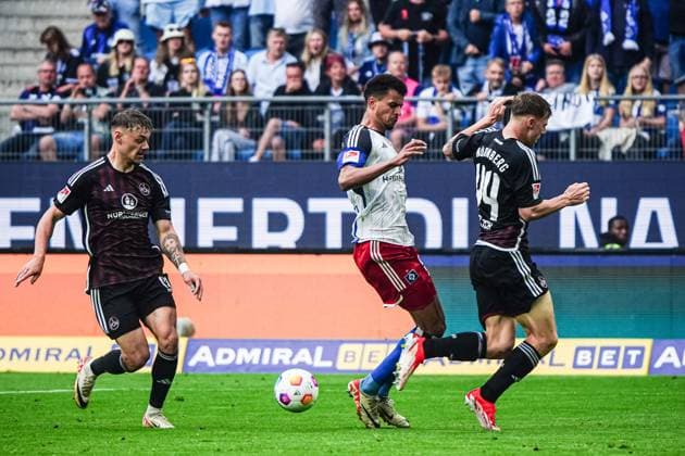 Foul Finn Jeltsch 1 FC Nuernberg, 44 on Robert Glatzel Hamburger SV, 09 GER, Hamburger SV vs 1 FC Nuernberg, Football, 2 Bundesliga, Matchday 34, Season 2023 2024, 19 05 2024 DFL REGULATIONS PROHIBIT ANY USE OF PHOTOGRAPHS AS IMAGE SEQUENCES AND OR QUASI VIDEO GER, Hamburger SV vs 1 FC Nuernberg, Football, 2 Bundesliga, Matchday 34, Season 2023 2024, 19 05 2024 Hamburg Copyright: xEibner-Pressefoto MarcelxvonxFehrnx EP_MFN