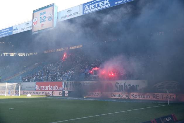 19 05 2024, xtgx, Football 2 Bundesliga, FC Hansa Rostock SC Paderborn 07, v l riots, riot, pyro, disappointed, looks disappointed, disappointed DFLB DFB REGULATIONS PROHIBIT ANY USE OF PHOTOGRAPHS as IMAGE SEQUENCES and or QUASI VIDEO Rostock