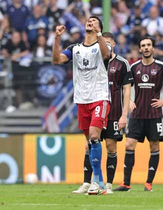 19 05 2024 Soccer Season 2023 2024 2 Soccer Bundesliga 34 Matchday Hamburger SV HSV 1 FC Nürnberg FCN Club Sportfoto Zink DaMa xdaxmax DFL regulations prohibit any use of photographs as image sequences and or quasi video only for editorial use Jubel Freude Torjubel nach Tor zum 4 1 Robert Glatzel 9, Hamburger SV HSV ballt Faust Fäuste jubelt sich Torschütze Robert Glatzel 9, Hamburger SV HSV rejoices when he learns that he is top scorer