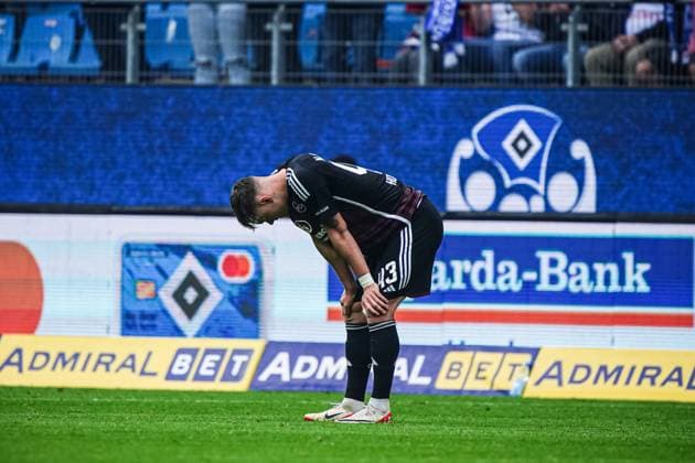 1 FC Nuremberg disappointed disappointment after defeat GER, Hamburger SV vs 1 FC Nuremberg, Football, 2 Bundesliga, Matchday 34, Season 2023 2024, 19 05 2024 DFL REGULATES PROHIBIT ANY USE OF PHOTOGRAPHS AS IMAGE SEQUENCES AND OR QUASI VIDEO GER, Hamburger SV vs 1 FC Nuremberg, Football, 2 Bundesliga, Matchday 34, Season 2023 2024, 19 05 2024 Hamburg Copyright: xEibner-Pressefoto MarcelxvonxFehrnx EP_MFN