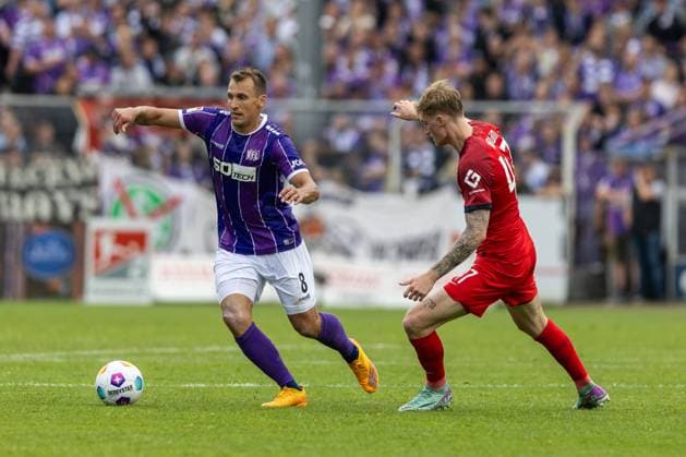 VfL Osnabrück vs Hertha BSC Osnabrück, 19 05 2024 Robert Tesche VfL Osnabrück, 8 2 Fußball Bundesliga 34 Spieltag VfL Osnabrück vs Hertha BSC, Stadion Bremer Brücke am 19 05 2024 DFB DFL REGULATIONS PROHIBIT ANY USE OF PHOTOGRAPHS AS IMAGE SEQUENCES AND OR QUASI VIDEO Copyright: xBEAUTUFULxSports Richterx