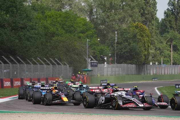 Formula 1 Grand Prix Emilia Romagna 2024 19 05 2024, Autodromo Enzo e Dino Ferrari, Imola, Formula 1 Grand Prix Emilia Romagna 2024 ,in the picture race start Nico Hülkenberg DEU , Haas F1 Team, Yuki Tsunoda JPN , Visa Cash App RB Formula One Team, Sergio Perez MEX , Oracle Red Bull Racing, Pierre Gasly FRA , Alpine F1 Team, Esteban Ocon FRA , Alpine F1 Team, Lance Stroll CAN , Aston Martin Aramco Cognizant Formula One Team nordphotoxGmbHx xBratic nph00250