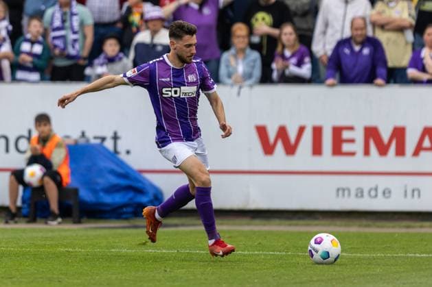 VfL Osnabrück vs Hertha BSC Osnabrück, 19 05 2024 Charalambos Makridis VfL Osnabrück, 11 2 Fußball Bundesliga 34 Matchday VfL Osnabrück vs Hertha BSC, Stadion Bremer Brücke on 19 05 2024 DFB DFL REGULATIONS PROHIBIT ANY USE OF PHOTOGRAPHS AS IMAGE SEQUENCES AND OR QUASI VIDEO Copyright: xBEAUTUFULxSports Richterx