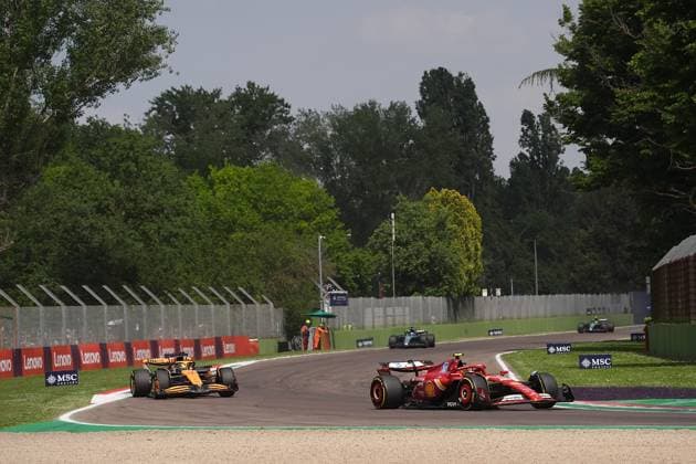 Formula 1 Grand Prix Emilia Romagna 2024 19 05 2024, Autodromo Enzo e Dino Ferrari, Imola, Formula 1 Grand Prix Emilia Romagna 2024 ,in the picture Carlos Sainz Jr ESP , Scuderia Ferrari HP, Oscar Piastri AUS , McLaren F1 Team nordphotoxGmbHx xBratic nph00250