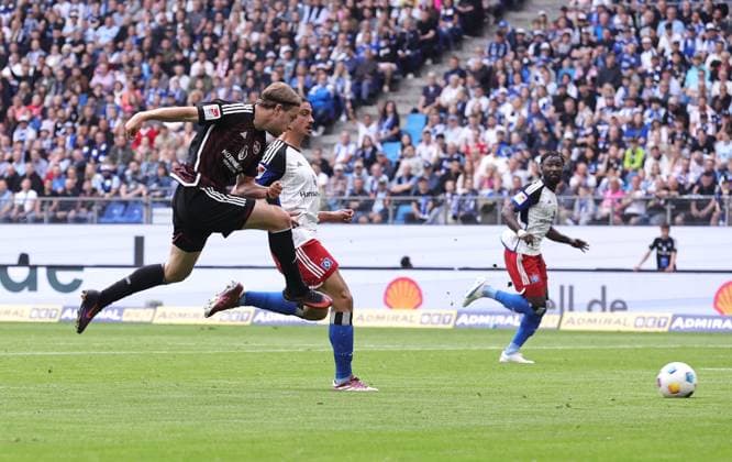 19 05 2024 Soccer season 2023 2024 2 Soccer Bundesliga 34 Matchday Hamburger SV HSV 1 FC Nürnberg FCN Club Sportfoto Zink DaMa xdaxmax DFL regulations prohibit any use of photographs as image sequences and or quasi video only for editorial use Felix Lohkemper 7, 1 FC Nürnberg FCN with shot on goal