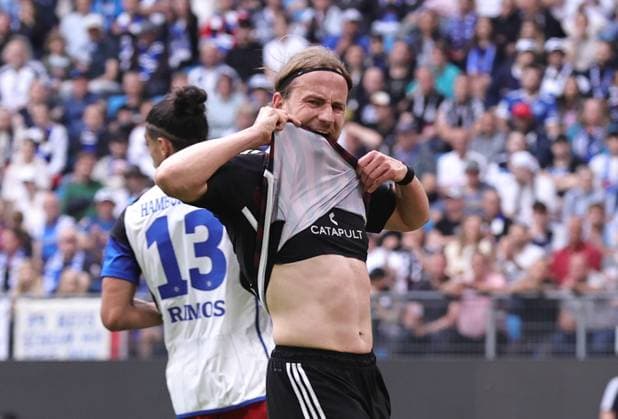 19 05 2024 Soccer Season 2023 2024 2 Soccer Bundesliga 34 Matchday Hamburger SV HSV 1 FC Nürnberg FCN Club Sportfoto Zink DaMa xdaxmax DFL regulations prohibit any use of photographs as image sequences and or quasi video only for editorial use Felix Lohkemper 7, 1 FC Nürnberg FCN disappointed disappointment takes off his jersey bites into it