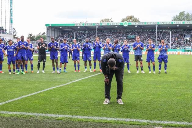 19 05 2024, Football, Season 2023 2024, 2 Bundesliga, Matchday 34, Greuther Fürth FC Schalke 04, Team manager Gerald Asamoah FC Schalke 04 says goodbye to the fans Fürth Stadion am Ronhof Bayern Germany xRHR PHOTO TRx Copyright: TimxRehbein RHR-FOTOx RHR-FOTO TR