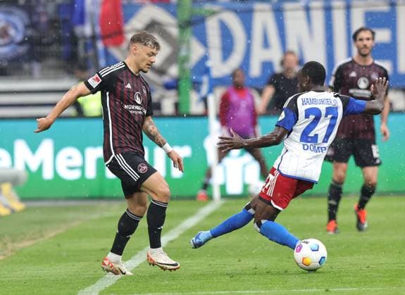 19 05 2024 Soccer Season 2023 2024 2 Soccer Bundesliga 34 Matchday Hamburger SV HSV 1 FC Nürnberg FCN Club Sportfoto Zink DaMa xdaxmax DFL regulations prohibit any use of photographs as image sequences and or quasi video only for editorial use Jannik Hofmann 43, 1 FC Nürnberg FCN Jean Luc Dompe 27, Hamburger SV HSV