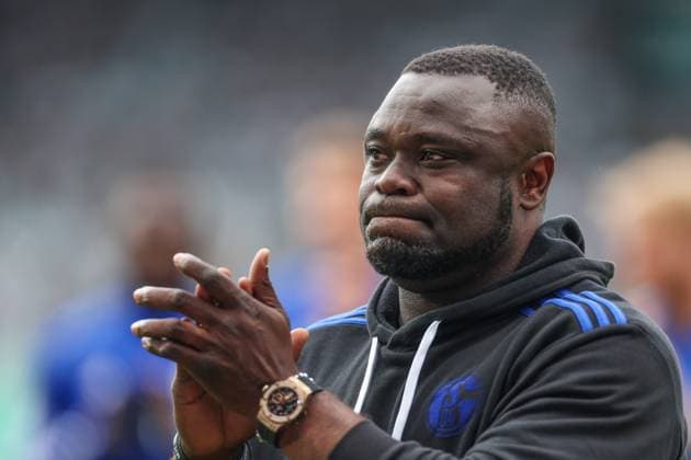 19 05 2024, Football, Season 2023 2024, 2 Bundesliga, Matchday 34, Greuther Fürth FC Schalke 04, Team manager Gerald Asamoah FC Schalke 04 says goodbye to the fans Fürth Stadion am Ronhof Bayern Germany xRHR PHOTO TRx Copyright: TimxRehbein RHR-FOTOx RHR-FOTO TR