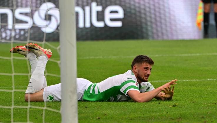 19 05 2024 Soccer Season 2023 2024 2 Soccer Bundesliga 34 Matchday SpVgg Greuther Fürth Kleeblatt FC Schalke 04 Sportfoto Zink MeZi xmexzix DFL regulations prohibit any use of photographs as image sequences and or quasi video only for editorial use Lukas Petkov 16, SpVgg Greuther Fürth injured Injury battered on the ground