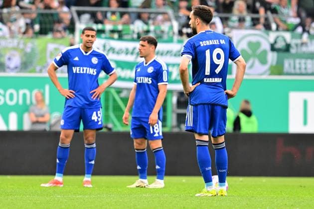 19 05 2024 Soccer Season 2023 2024 2 Soccer Bundesliga 34 Matchday SpVgg Greuther Fürth Kleeblatt FC Schalke 04 Sportfoto Zink AlSch xalxschx DFL regulations prohibit any use of photographs as image sequences and or quasi video only for editorial use Jimmy Adrian Kaparos 45, FC Schalke 04 S04 Blendi Idrizi 18, FC Schalke 04 S04 Kenan Karaman 19, FC Schalke 04 S04