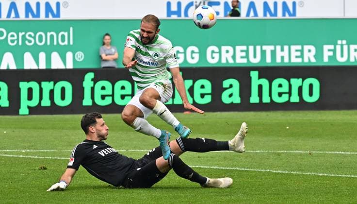 19 05 2024 Soccer Season 2023 2024 2 Soccer Bundesliga 34 Matchday SpVgg Greuther Fürth Kleeblatt FC Schalke 04 Sportfoto Zink xwoxzix DFL regulations prohibit any use of photographs as image sequences and or quasi video only for editorial use Marius Müller Mueller 32, FC Schalke 04 S04 Simon Asta 2, SpVgg Greuther Fürth