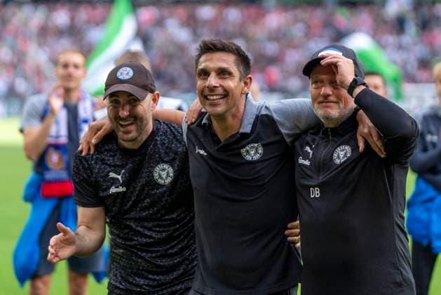 Marcel Rapp Holstein Kiel, Coach , Dirk Bremser Holstein Kiel, Co Coach , Alexander Hahn Holstein Kiel, Co Coach GER, Hannover 96 vs Holstein Kiel, Football, Bundesliga 2, Matchday 34, Season 2023 2024, 19 05 2024 DFL REGULATIONS PROHIBIT ANY USE OF PHOTOGRAPHS AS IMAGE SEQUENCES AND OR QUASI VIDEO Hannover 96 vs Holstein Kiel, Football, Bundesliga 2, Matchday 34, Season 2023 2024, 19 05 2024 Hannover Copyright: xEibner-Pressefoto FabioxDeinertx EP_FDT