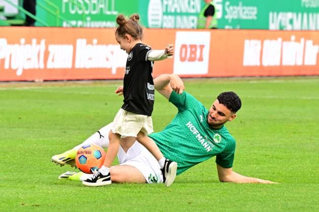 19 05 2024 Soccer Season 2023 2024 2 Soccer Bundesliga 34 Matchday SpVgg Greuther Fürth Kleeblatt FC Schalke 04 Sportfoto Zink AlSch xalxschx DFL regulations prohibit any use of photographs as image sequences and or quasi video only for editorial use Kerim Calhanoglu 21, SpVgg Greuther Fürth