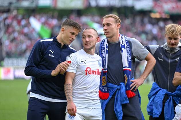 19 05 2024, Football, 2 Bundesliga, 34 Matchday Season 2023 2024, Hannover 96 Holstein Kiel, Benedikt Pichler Holstein Kiel , Lewis Holtby Holstein Kiel , Timo Becker Holstein Kiel xRHR PHOTO TKx Copyright: RHR-FOTOx RHR-FOTO TK