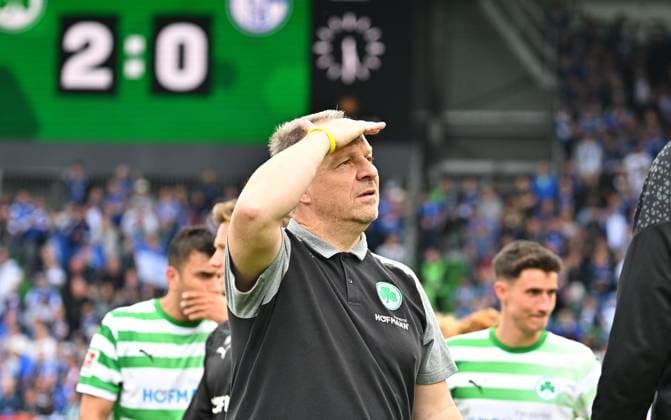 19 05 2024 Soccer Season 2023 2024 2 Soccer Bundesliga 34 Matchday SpVgg Greuther Fürth Kleeblatt FC Schalke 04 Sportfoto Zink xwoxzix DFL regulations prohibit any use of photographs as image sequences and or quasi video only for editorial use Alexander Zorniger Trainer SpVgg Greuther Fürth