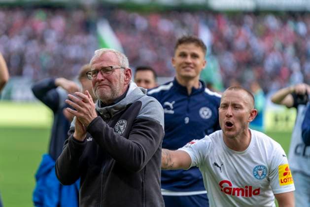 Uwe Stoever Holstein Kiel, Managing Director Sport GER, Hannover 96 vs Holstein Kiel, Football, Bundesliga 2, Matchday 34, Season 2023 2024, 19 05 2024 DFL REGULATIONS PROHIBIT ANY USE OF PHOTOGRAPHS AS IMAGE SEQUENCES AND OR QUASI VIDEO Hannover 96 vs Holstein Kiel, Football, Bundesliga 2, Matchday 34, Season 2023 2024, 19 05 2024 Hannover Copyright: xEibner-Pressefoto FabioxDeinertx EP_FDT