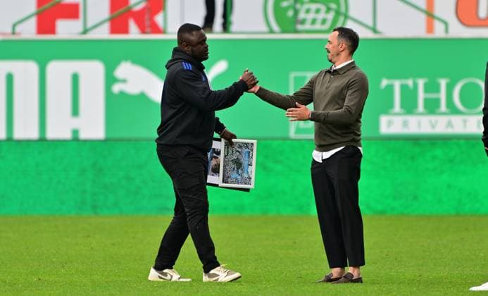 19 05 2024 Soccer Season 2023 2024 2 Soccer Bundesliga 34 Matchday SpVgg Greuther Fürth Kleeblatt FC Schalke 04 Sportfoto Zink MeZi xmexzix DFL regulations prohibit any use of photographs as image sequences and or quasi video only for editorial use Gerald Asamoah Head of License FC Schalke 04 S04, left after the end of the match with Sergio da Silva Pinto Scout Scouting SpVgg Greuther Fürth