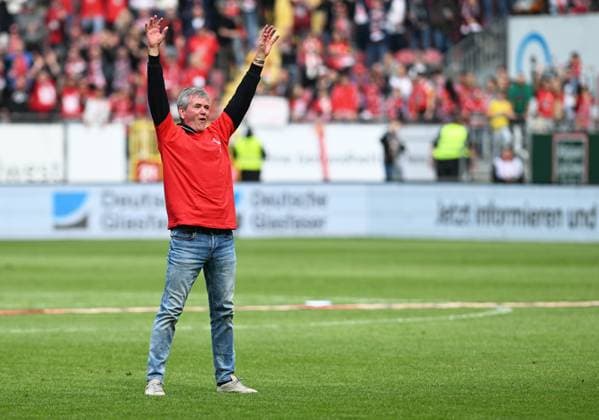 Soccer 2 Bundesliga Season 2023 24 Kaiserslautern Fritz Walter Stadium 20 04 2024 1 FC Kaiserslautern fck Eintracht Braunschweig bs 5 0 Coach Friedhelm FUNKEL 1 FC Kaiserslautern in front of the Westkurve Soccer 2 Bundesliga 1 FC Kaiserslautern