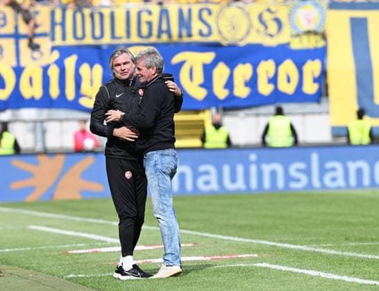 Soccer 2 Bundesliga Season 2023 24 Kaiserslautern Fritz Walter Stadion 20 04 2024 1 FC Kaiserslautern fck Eintracht Braunschweig bs 5 0 Coach Friedhelm FUNKEL 1 FC Kaiserslautern , r, with Co Coach Sven PIEPENBROCK 1 FC Kaiserslautern Soccer 2 Bundesliga 1 FC Kaiserslautern